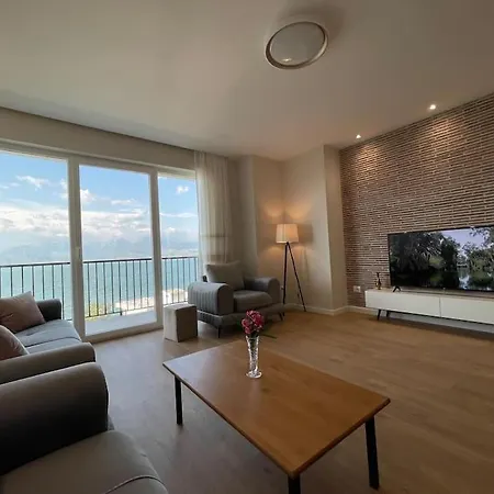 Vintage House With Stunning View Of Lake Villa *
