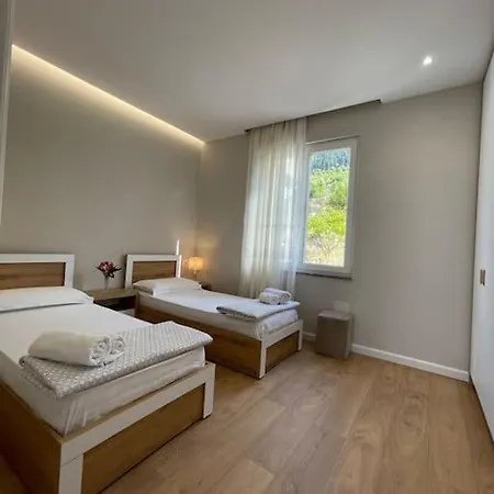 Vintage House With Stunning View Of Lake Shkoder