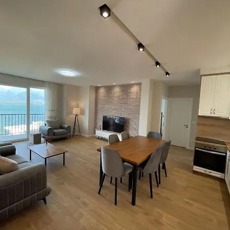 Vintage House With Stunning View Of Lake Villa