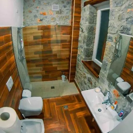 Vintage House With Stunning View Of Lake Villa Shkoder