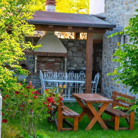 Vintage House With Stunning View Of Lake Shkoder